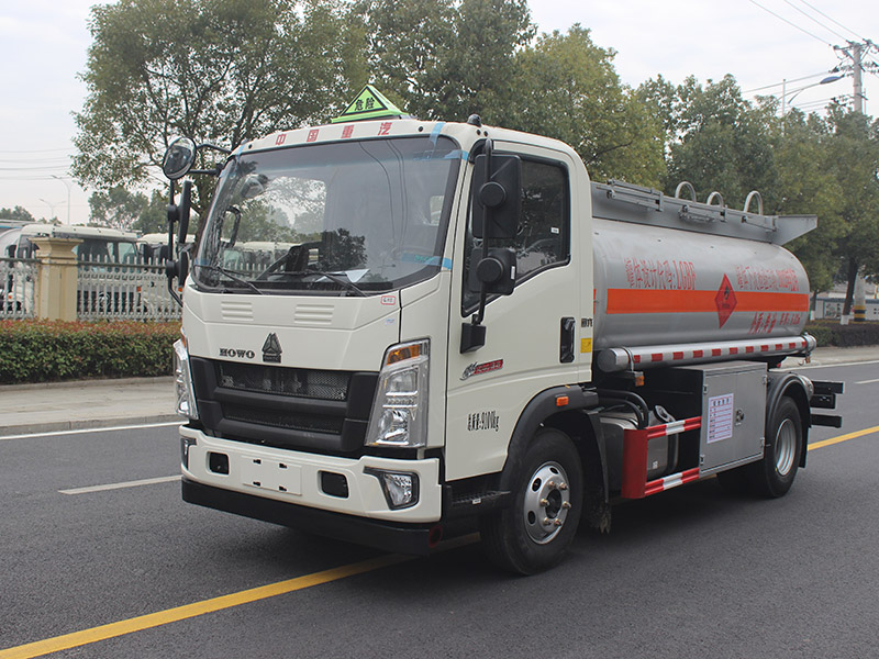重汽豪沃6.02立方SCS5090GJYZZ6加油車(chē)