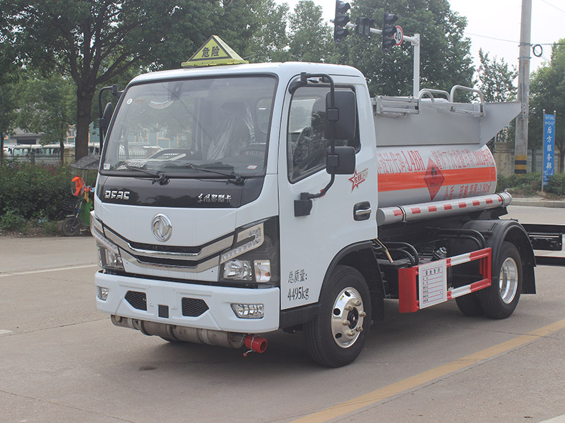 東風(fēng)多利卡藍(lán)牌2立方SCS5041GRYEQ6易燃液體罐式運(yùn)輸車(chē)