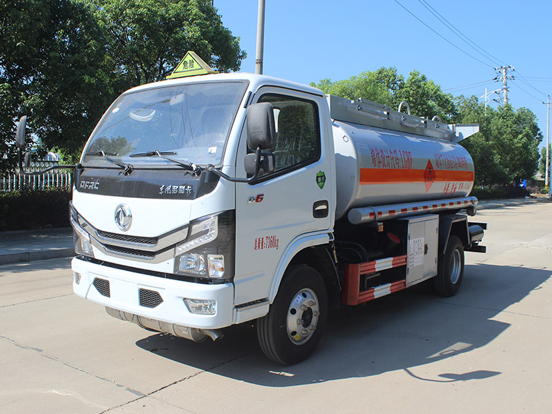 夏季油罐車(chē)輪胎保養(yǎng)有竅門(mén)